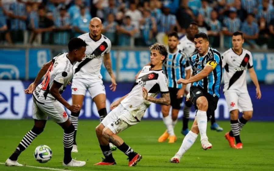 Em momentos opostos, Flamengo e Grêmio jogam em Porto Alegre